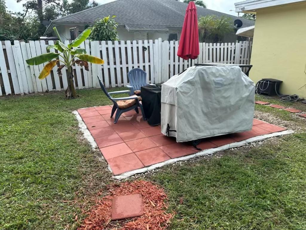 3 Bedroom House Fenced Backyard Private Patio Areas Grill Firepit Plenty Parking! Quick Access 10 Min To Beach Airport Delray West Palm Lake Worth Beach Zewnętrze zdjęcie